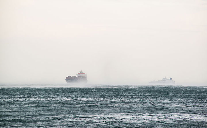 沿岸・湾岸の不審船のイメージ