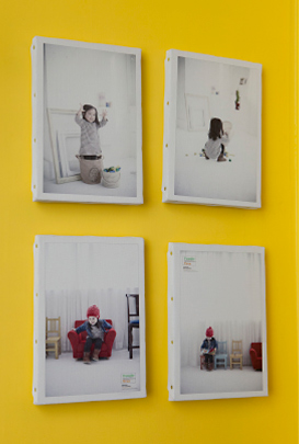 最近人気なのがキャンバスプリントの新商品（15,750円）。部屋に飾ったときの感じがイメージしやすいようにディスプレイされている。