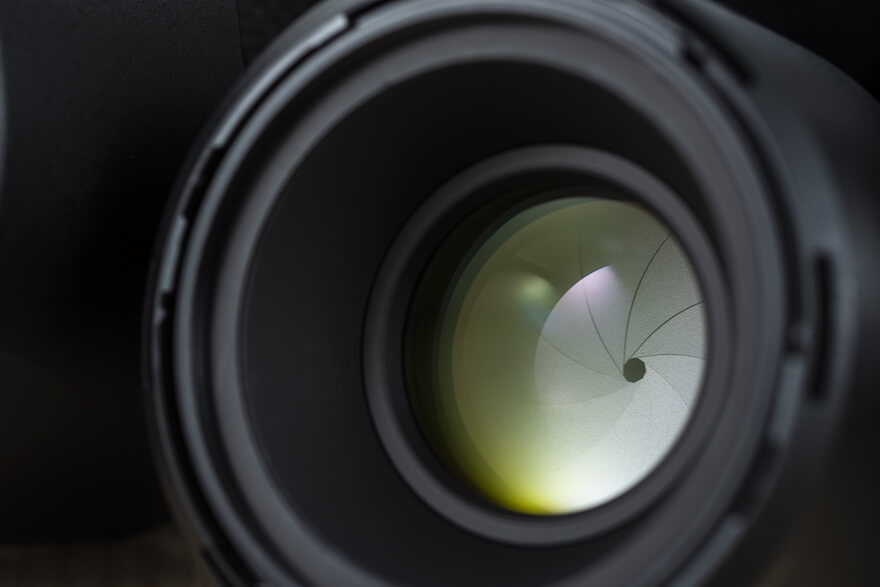 イメージ:防犯カメラの最低被写体照度性能を決める3つの要素